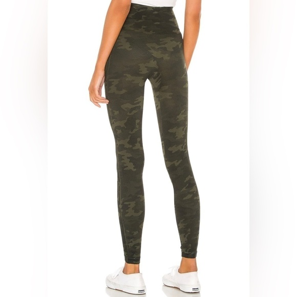 SPANX Look At Me Now Seamless Legging in Green Camo Sz. M NWOT - Picture 3 of 8